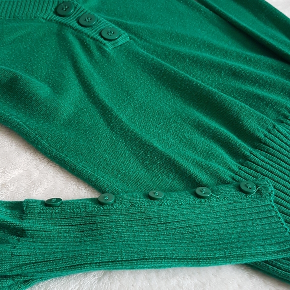 Streetwear Society Green V-neck Sweater - Picture 2 of 4
